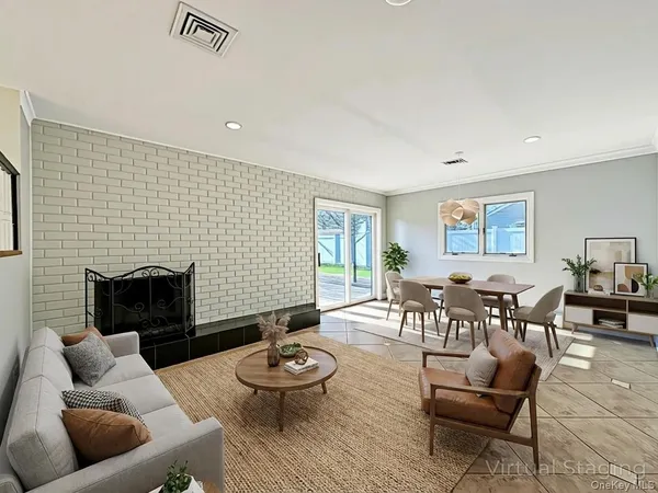 $874,999 | 18 Lloyd Lane, Nesconset, NY 11767