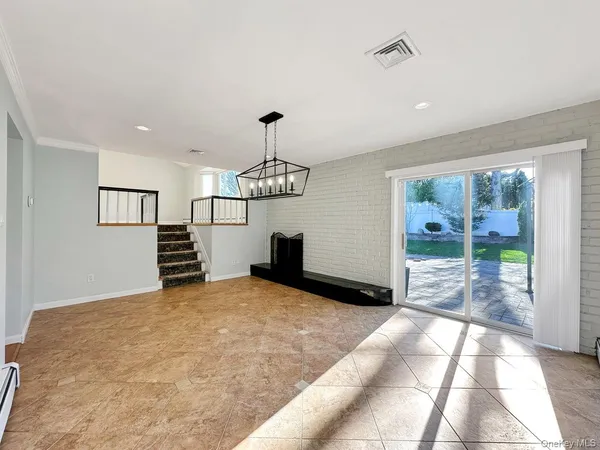 $874,999 | 18 Lloyd Lane, Nesconset, NY 11767