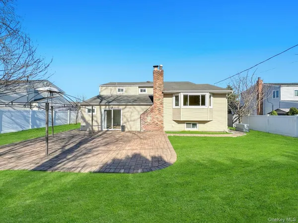 $874,999 | 18 Lloyd Lane, Nesconset, NY 11767