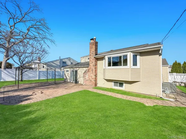 $874,999 | 18 Lloyd Lane, Nesconset, NY 11767