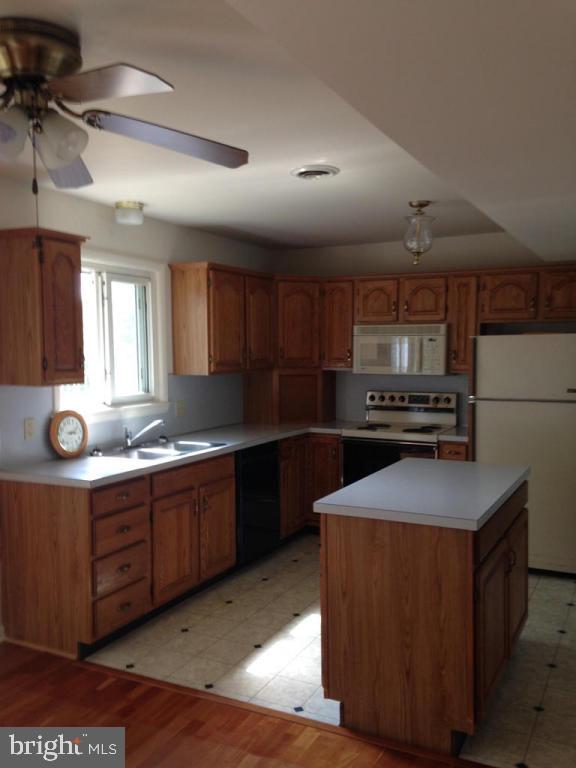 14 Landis Road Ephrata, PA 17522 - Photo 4 of 20 Gallery Image 4