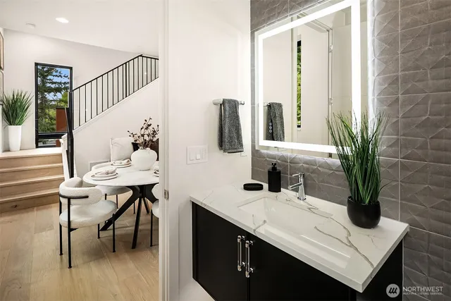 $2,170,000 | 270 118th Avenue Southeast, Bellevue, WA 98005