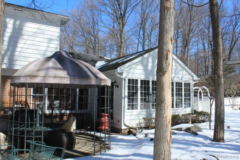 33723 Hunters Pointe Road Farmington Hills, MI 48331 - Photo 4 of 25