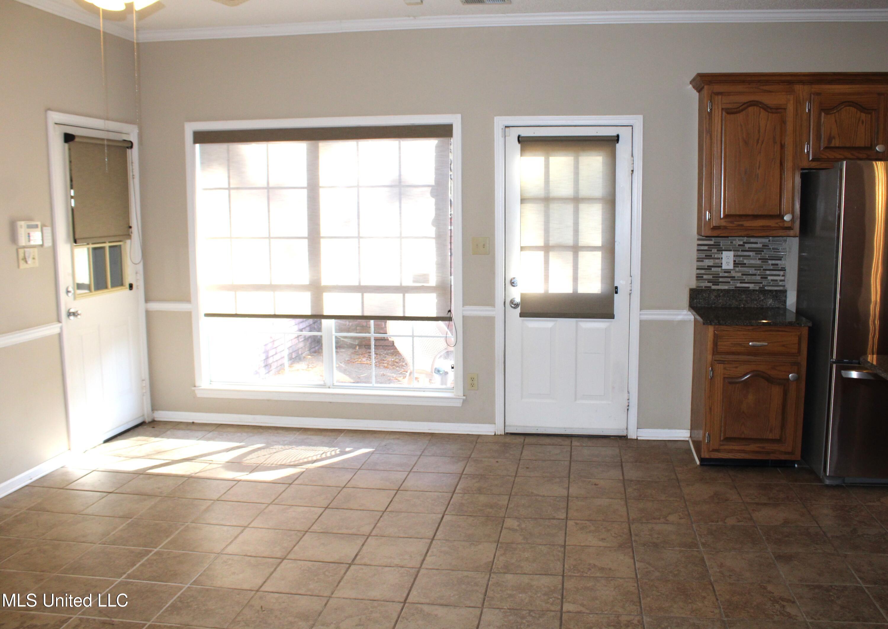 7952 Hunters Bend Cove Olive Branch, MS 38654 - Photo 17 of 36 Breakfast Table Area
