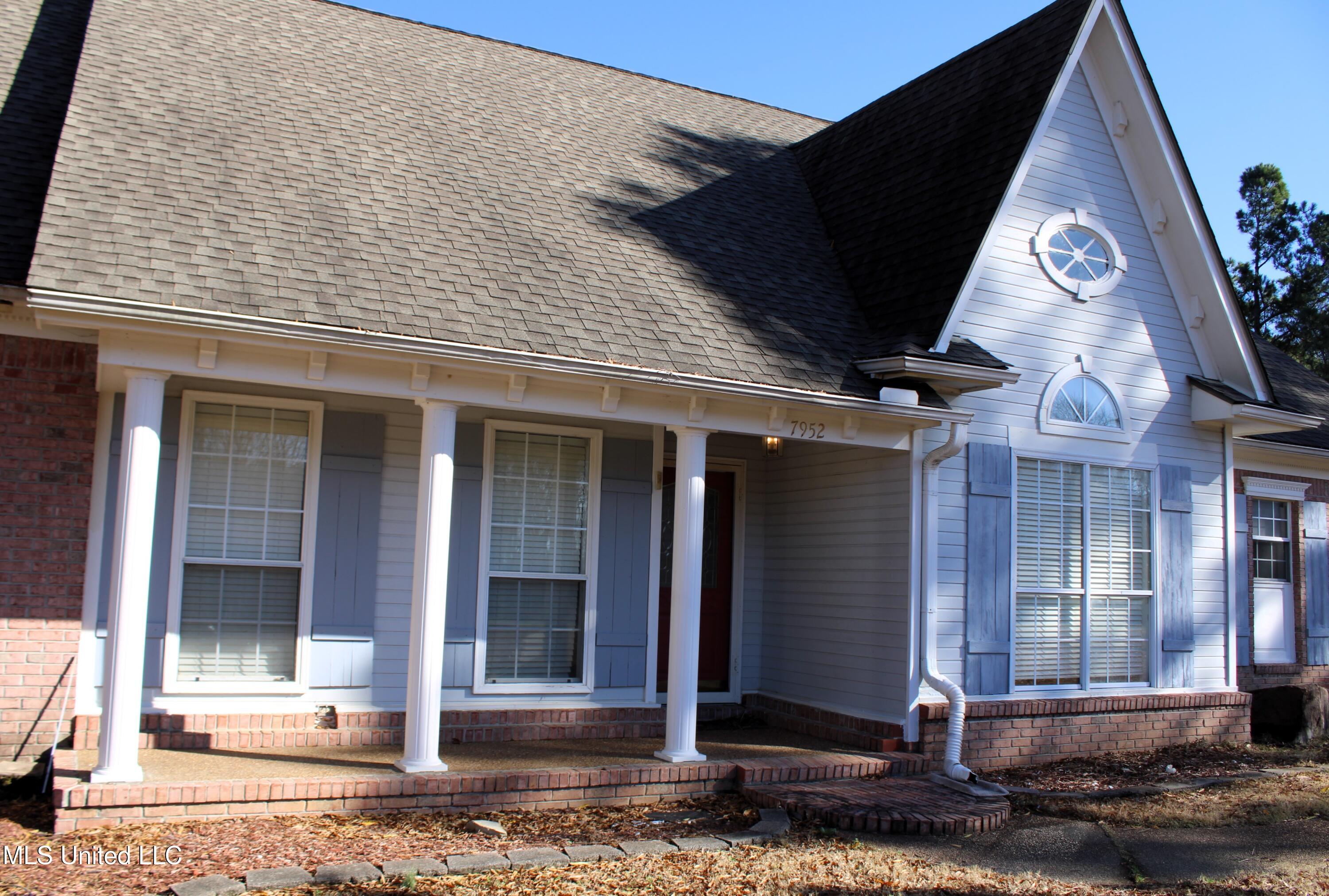 7952 Hunters Bend Cove Olive Branch, MS 38654 - Photo 2 of 36 Covered Front Porch