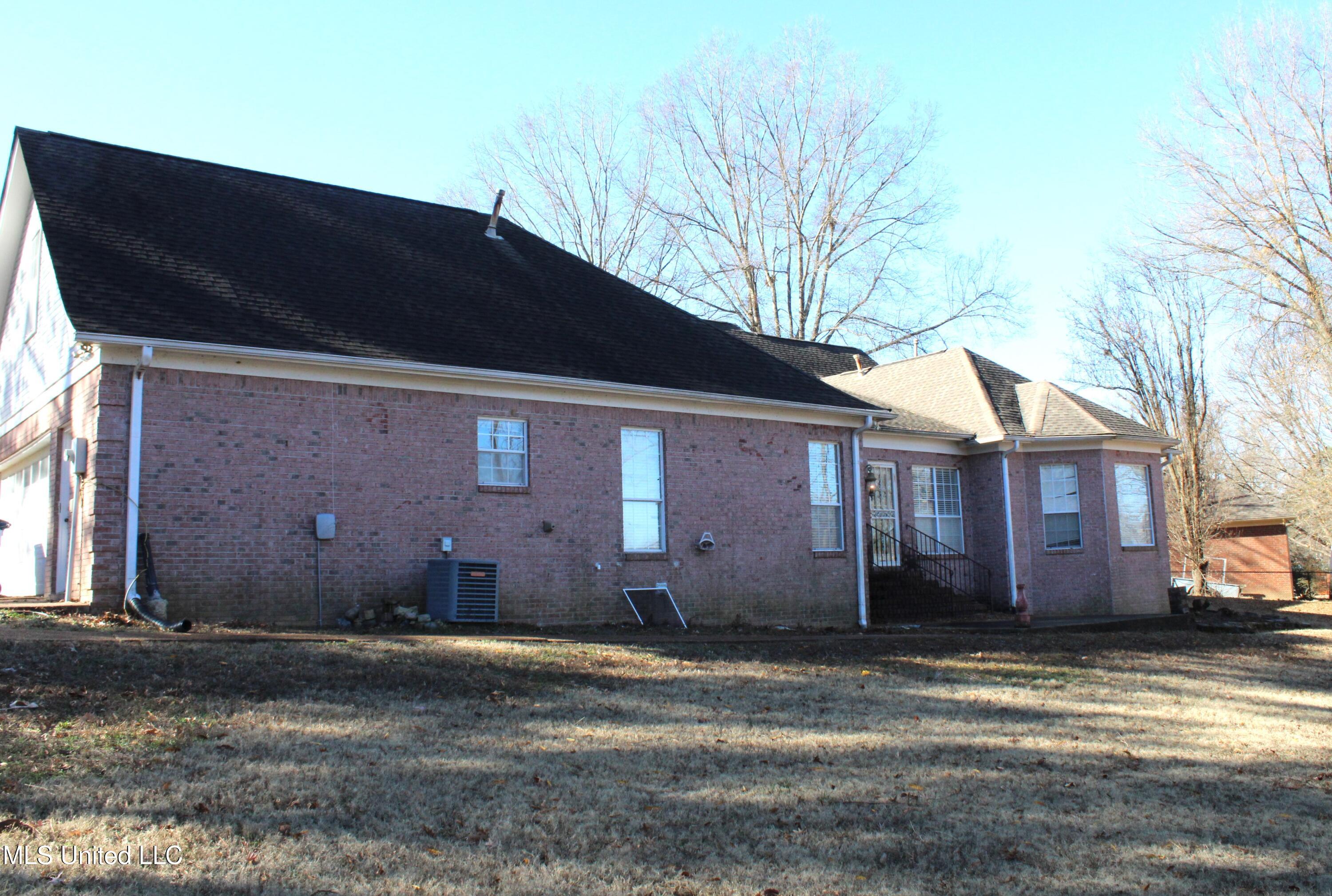 7952 Hunters Bend Cove Olive Branch, MS 38654 - Photo 30 of 36 Rear of Home
