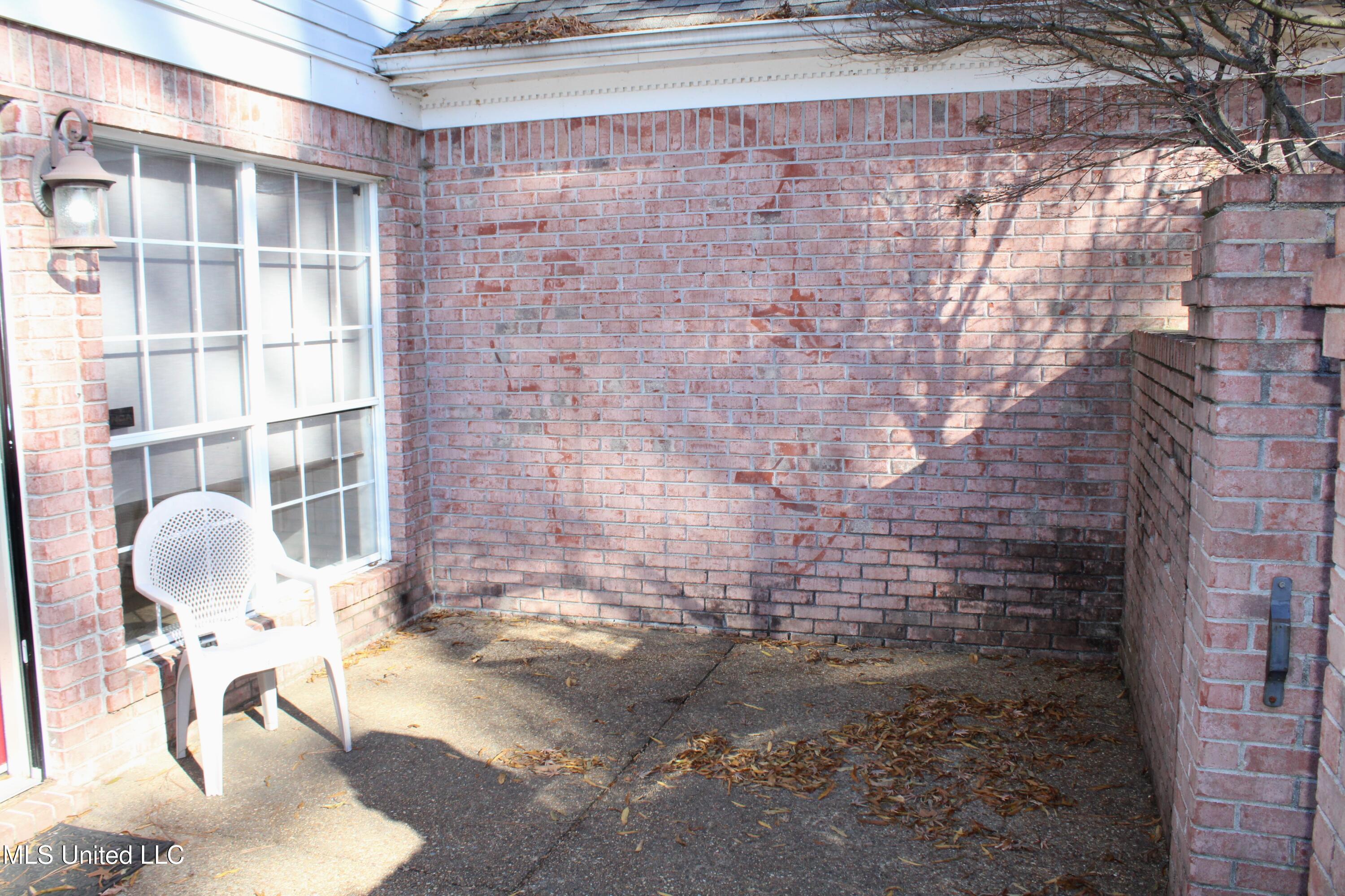 7952 Hunters Bend Cove Olive Branch, MS 38654 - Photo 34 of 36 Side Courtyard