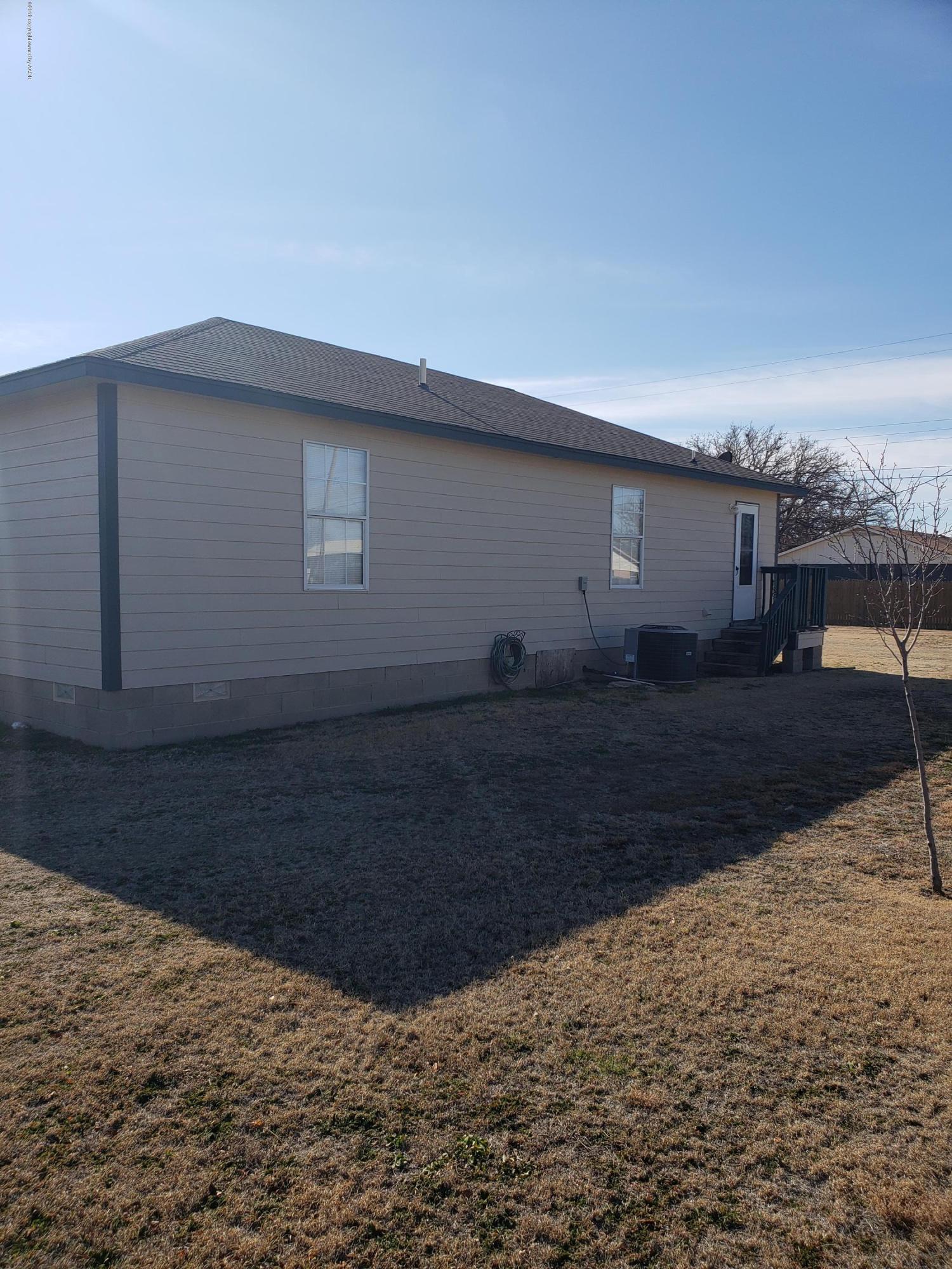 708 Maple Street Fritch, TX 79036 - Photo 3 of 19 20190124_113125