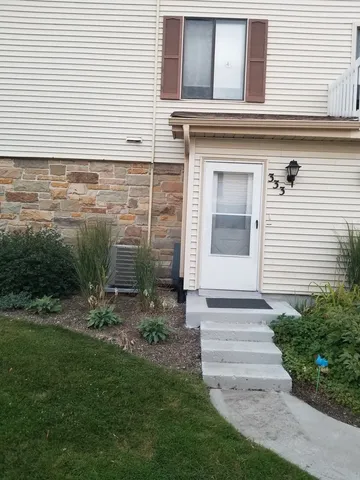 $2,250 | 333 Jefferson Court, Vernon Hills, IL 60061