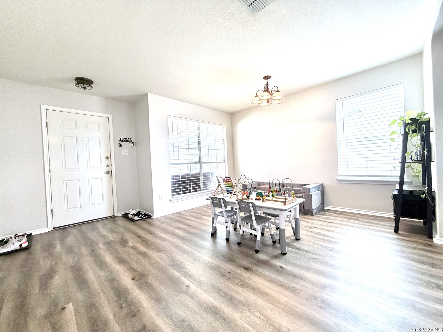 422 Abigail Converse, TX 78109 - Photo 6 of 48