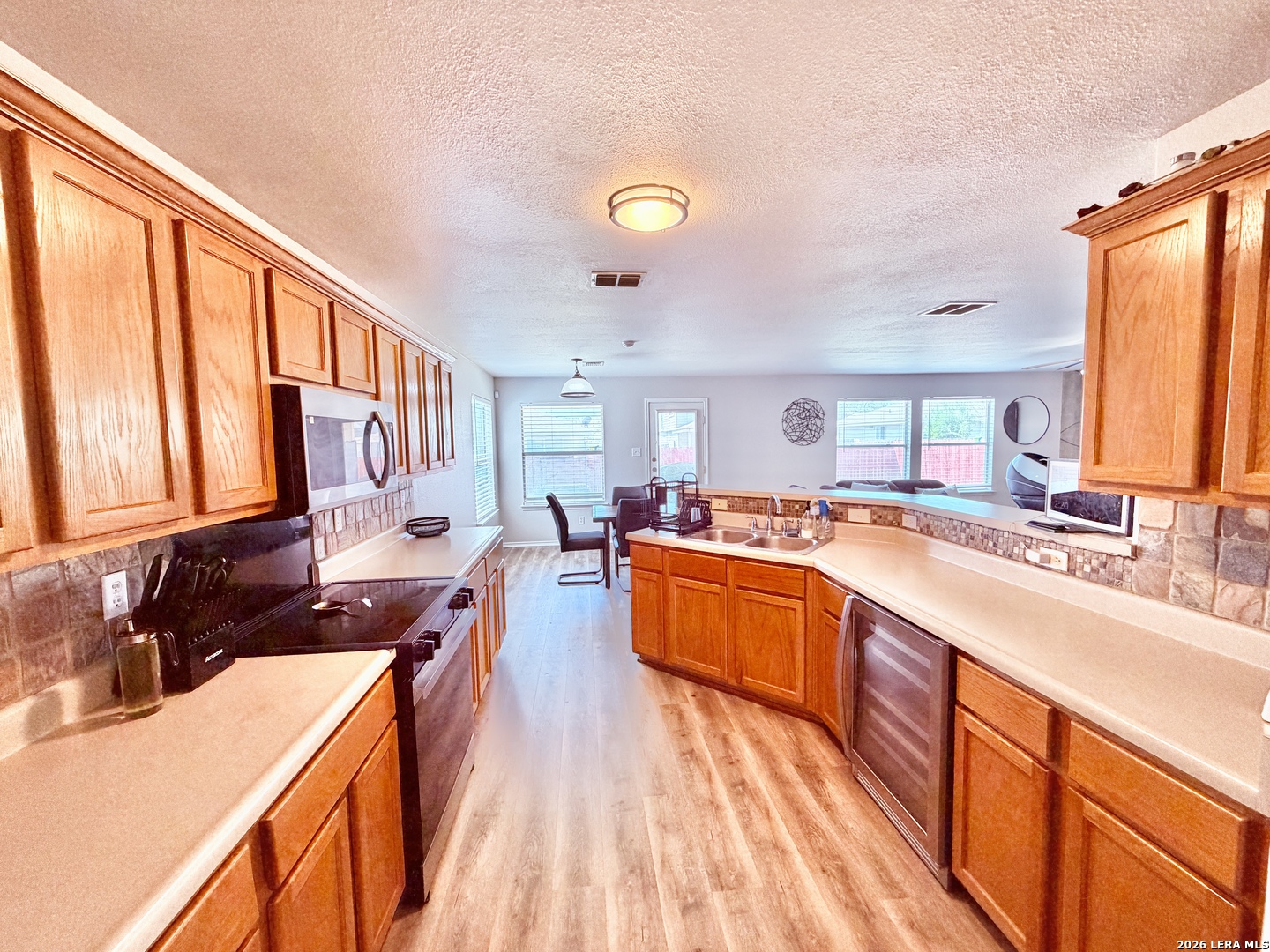 422 Abigail Converse, TX 78109 - Photo 9 of 48