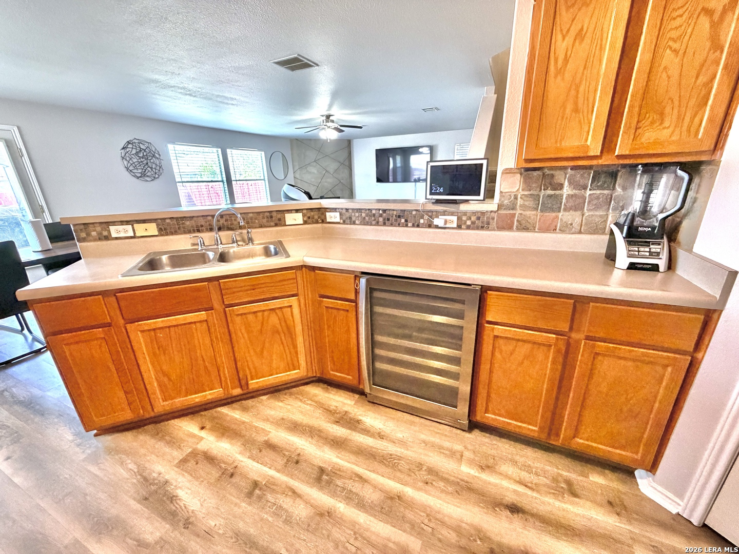 422 Abigail Converse, TX 78109 - Photo 10 of 48