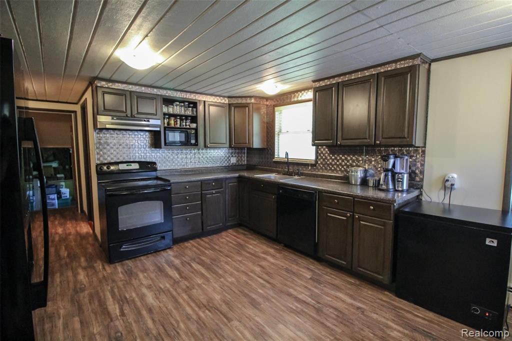 7295 Busch Road Birch Run, MI 48415 - Photo 7 of 33