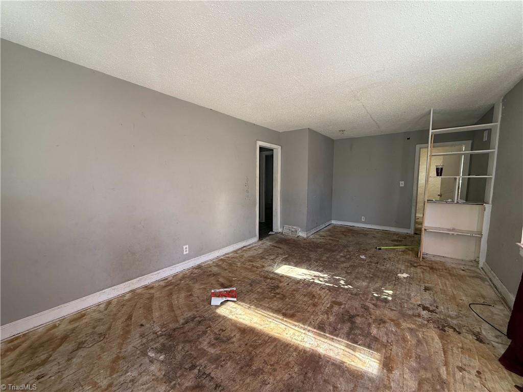 2507 East Lexington Avenue High Point, NC 27262 - Photo 4 of 17