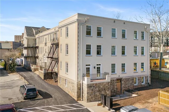 $1,800 | 2909 Peachtree Street Northeast, Unit 307, Atlanta, GA 30305