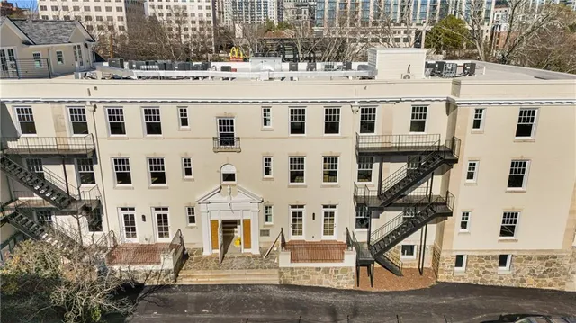 $1,800 | 2909 Peachtree Street Northeast, Unit 307, Atlanta, GA 30305