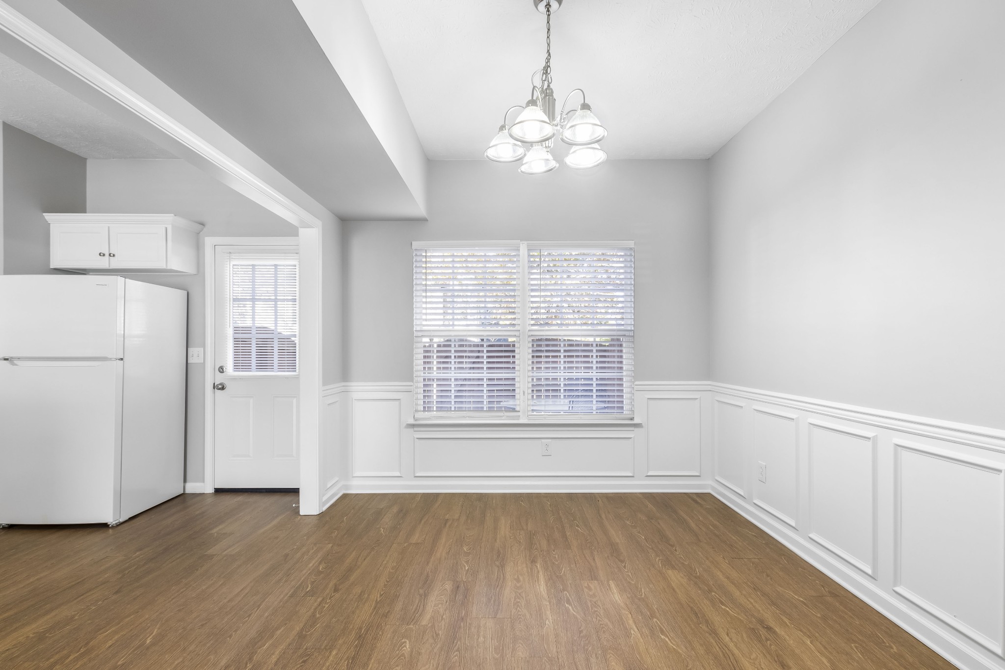 284 Meigs Drive, Unit F43 Murfreesboro, TN 37128 - Photo 14 of 25 a view of an empty room with wooden floor and a window