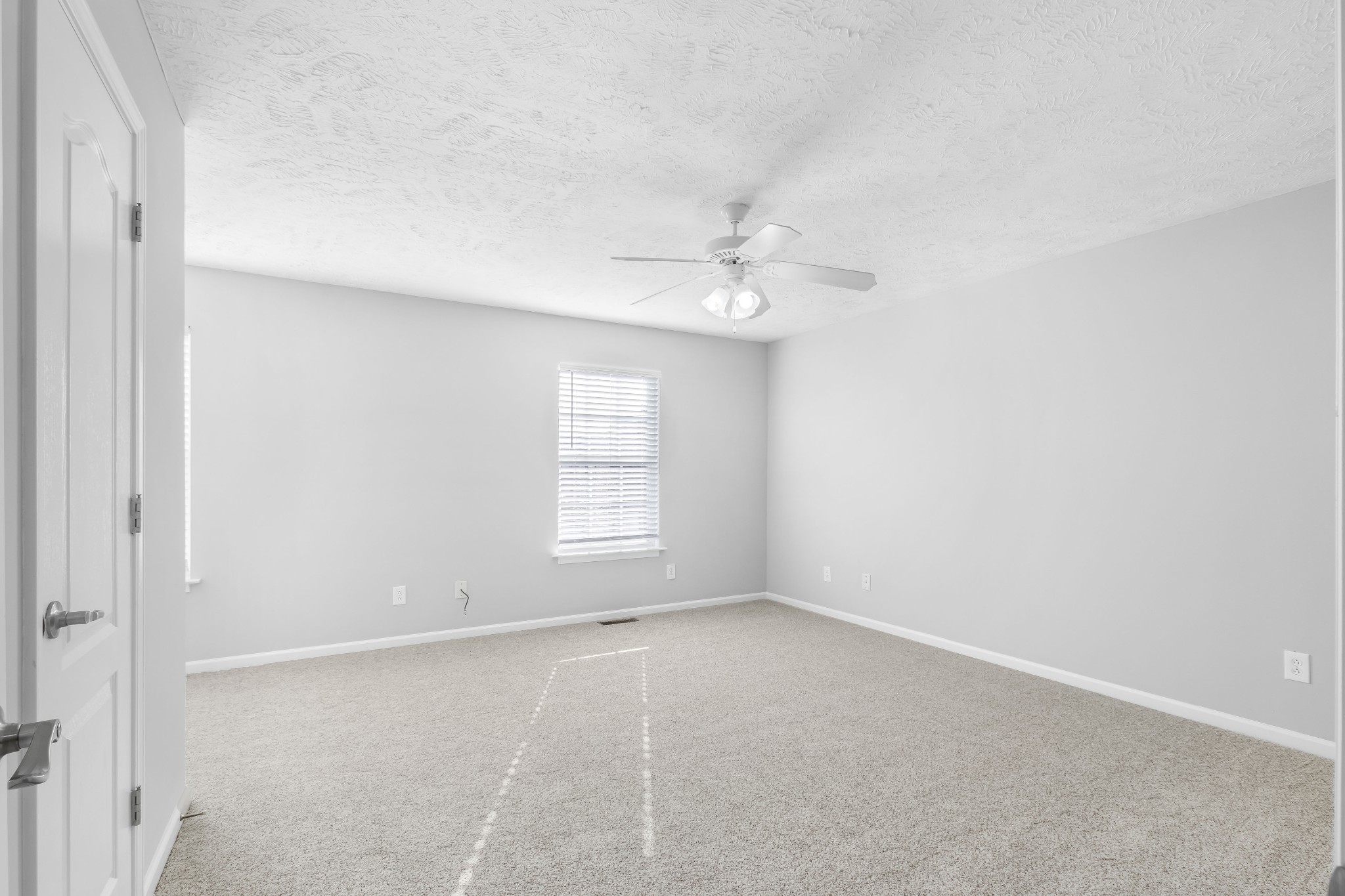 284 Meigs Drive, Unit F43 Murfreesboro, TN 37128 - Photo 17 of 25 an empty room with windows and chandelier fan