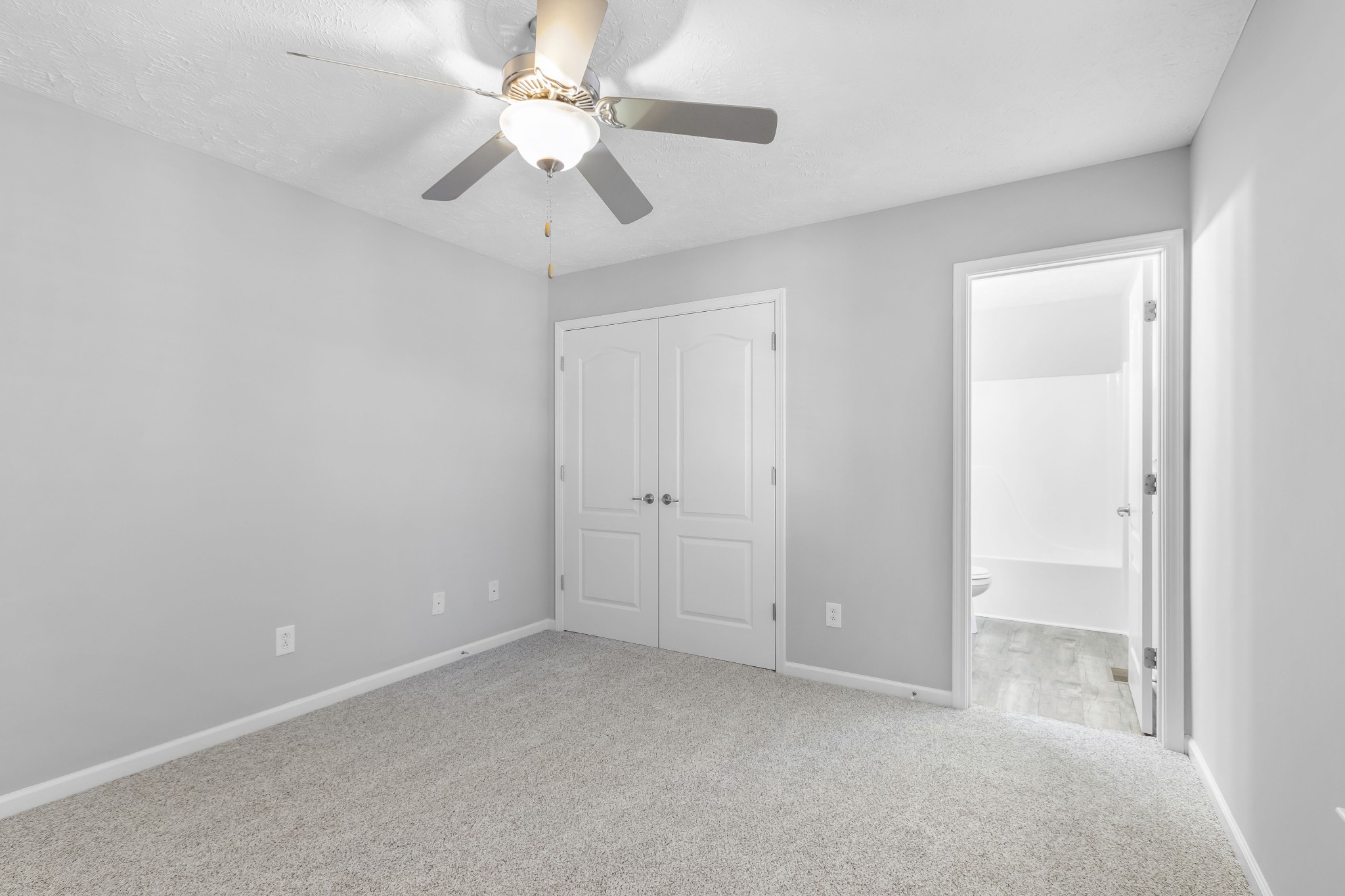 284 Meigs Drive, Unit F43 Murfreesboro, TN 37128 - Photo 22 of 25 an empty room with a ceiling fan and a window