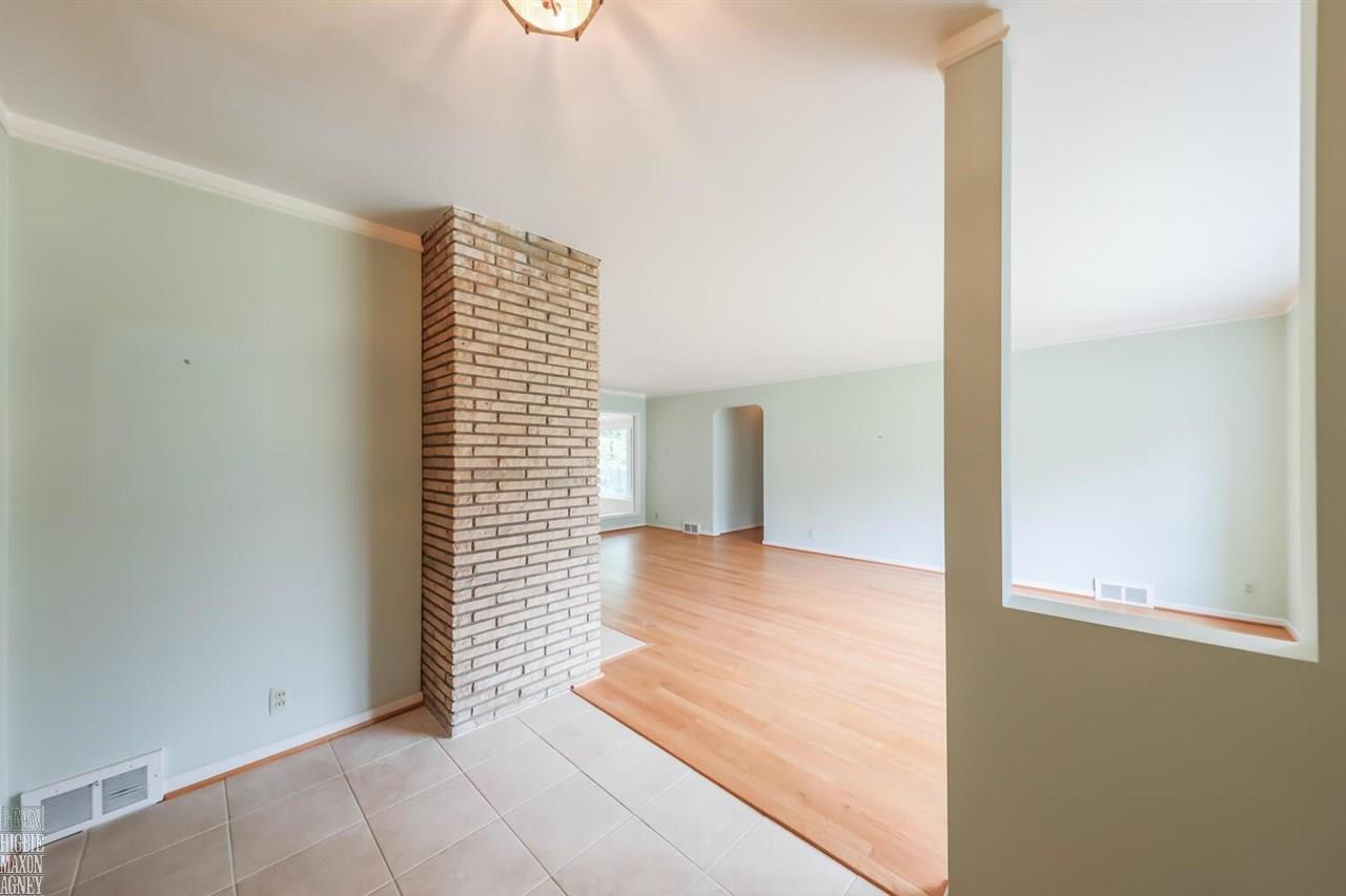 458 Shelbourne Road Grosse Pointe, MI 48236 - Photo 4 of 28 Entry to Living Room