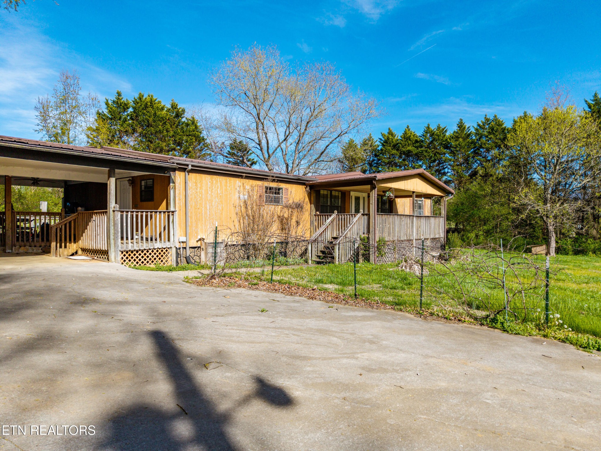 337 River Ford Road Maryville, TN 37804 - Photo 1 of 33 a view of a house with backyard and a garden