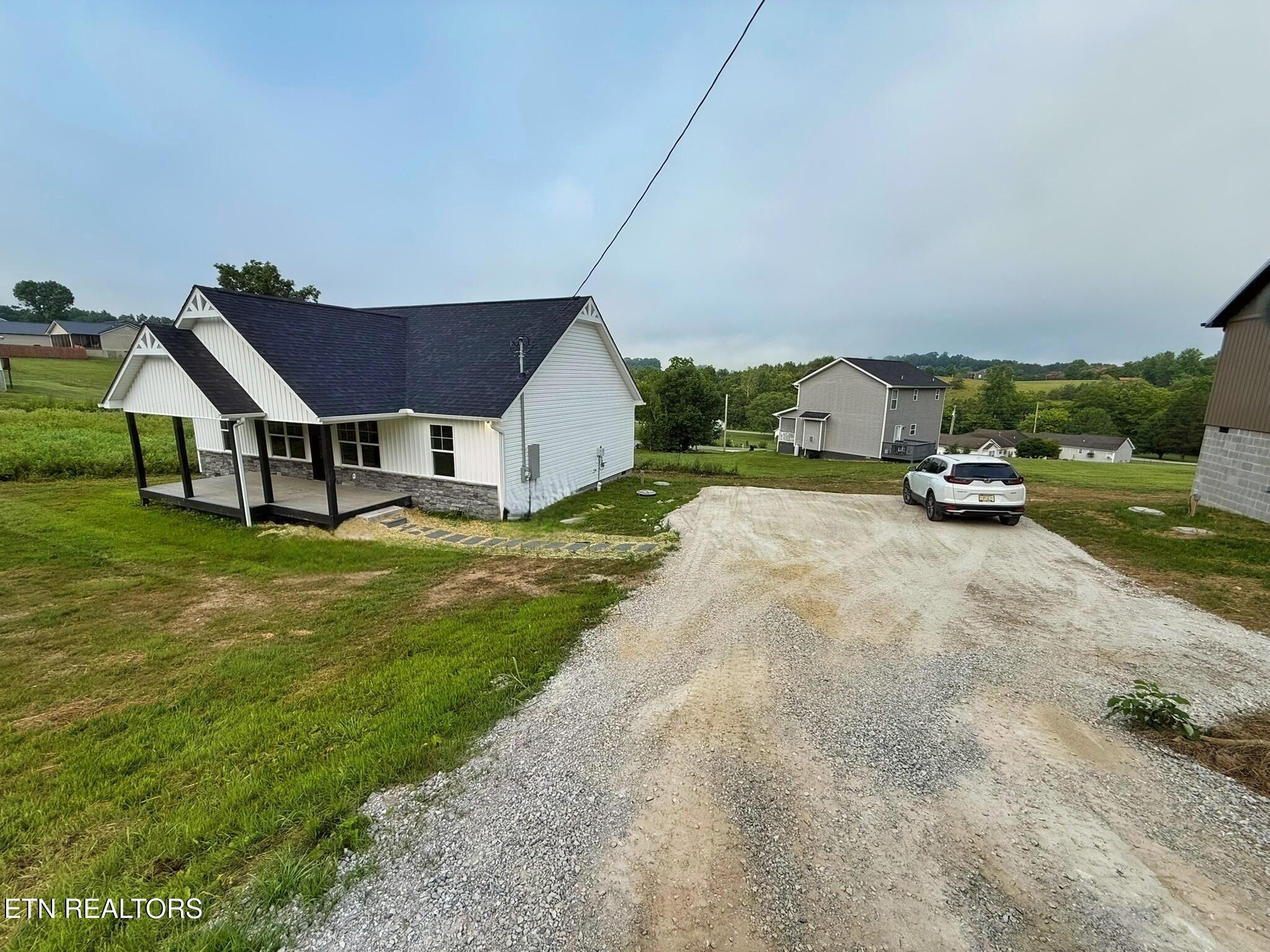 408 Glade Springs Road La Follette, TN 37766 - Photo 3 of 29 IMG_7102