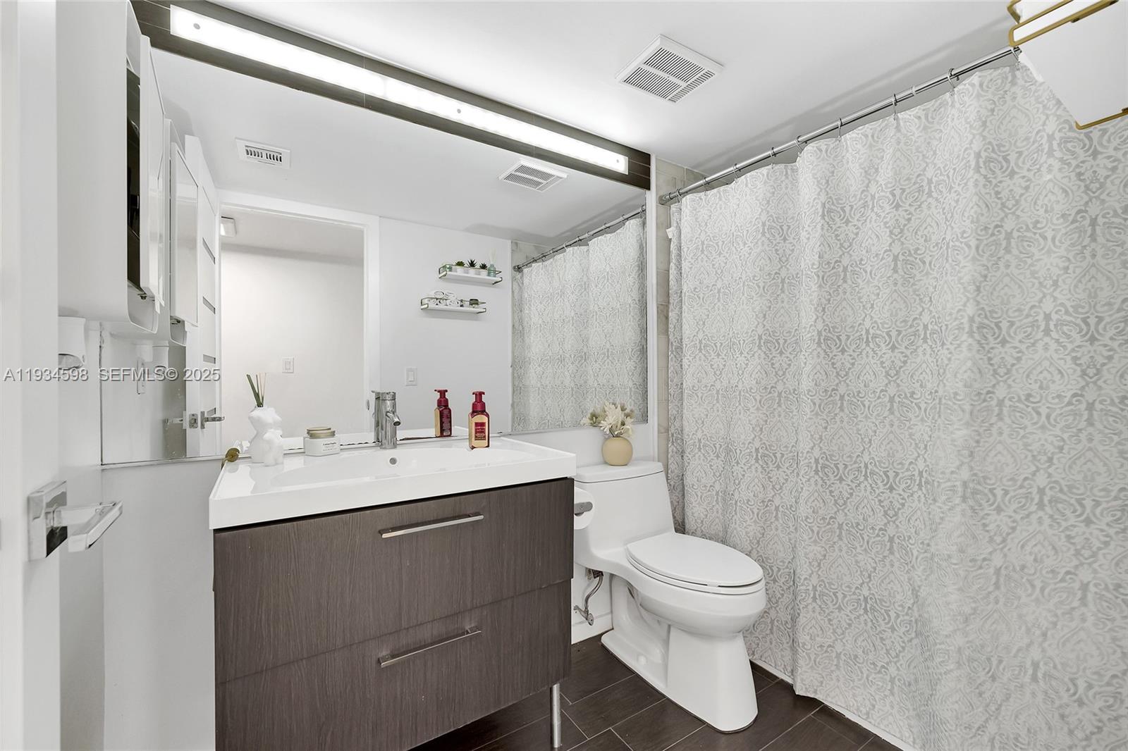 8250 Northwest 191st Street, Unit 10D Hialeah, FL 33015 - Photo 15 of 23