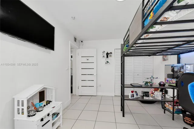 $3,100 | 8250 Northwest 191st Street, Unit 10D, Hialeah, FL 33015