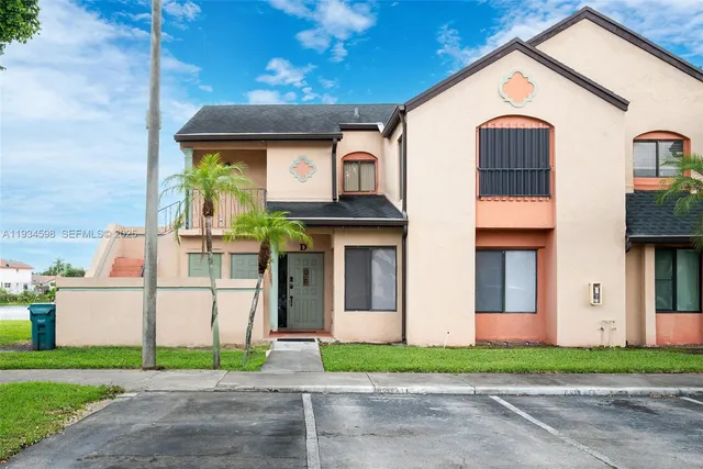 $3,100 | 8250 Northwest 191st Street, Unit 10D, Hialeah, FL 33015