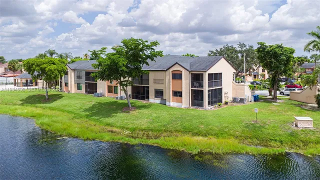 $3,100 | 8250 Northwest 191st Street, Unit 10D, Hialeah, FL 33015