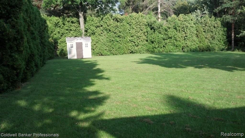 242 Brewster Road Rochester, MI 48309 - Photo 12 of 13 IMG_20130807_183729_738.jpg