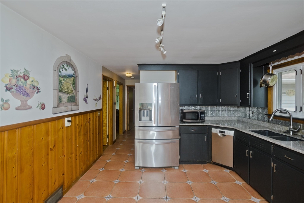 492 Morgan Road West Springfield, MA 01089 - Photo 10 of 31