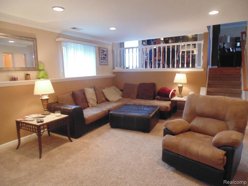 47726 Chrys Road Macomb, MI 48044 - Photo 10 of 23 DSC04301.jpg