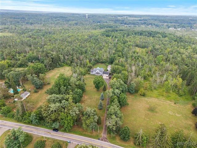 $525,000 | 1267 Sturgeon Point Road, Derby, NY 14047