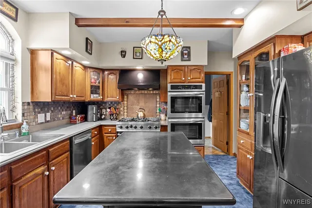 $525,000 | 1267 Sturgeon Point Road, Derby, NY 14047