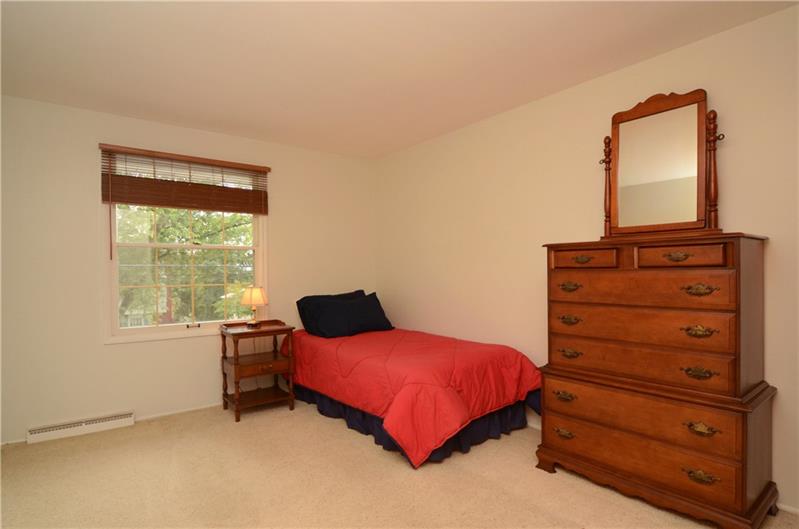 246 Foxcroft Road Pittsburgh, PA 15220 - Photo 14 of 25 Gallery Image 14
