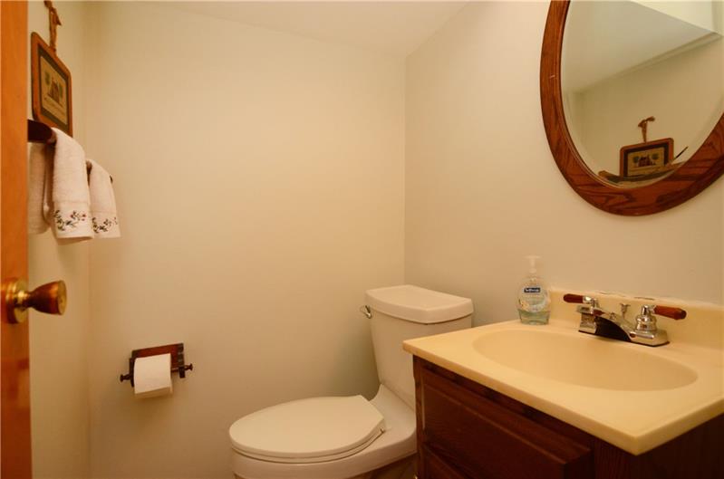 246 Foxcroft Road Pittsburgh, PA 15220 - Photo 22 of 25 Gallery Image 22