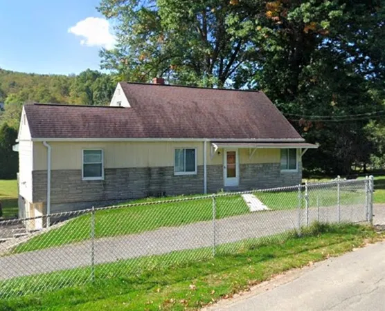 $1,500 | 302 South Drive, Valencia, PA 16059