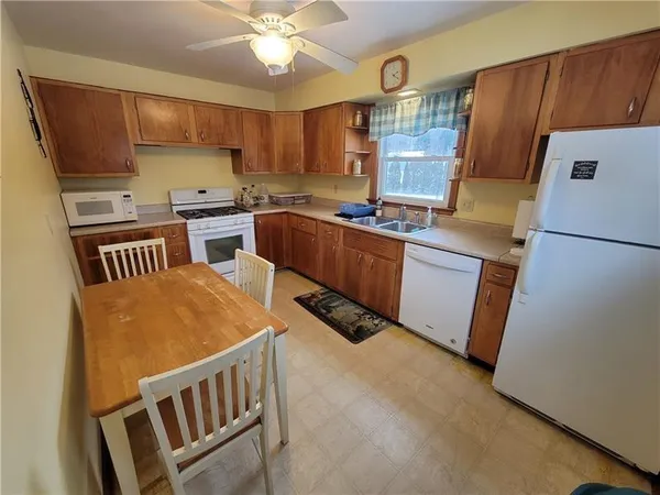 $1,500 | 302 South Drive, Valencia, PA 16059
