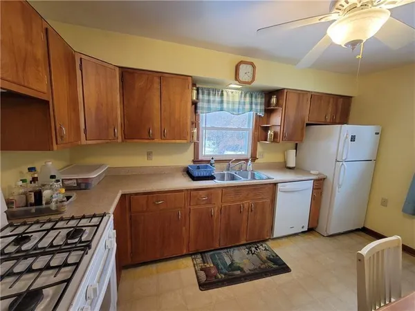 $1,500 | 302 South Drive, Valencia, PA 16059