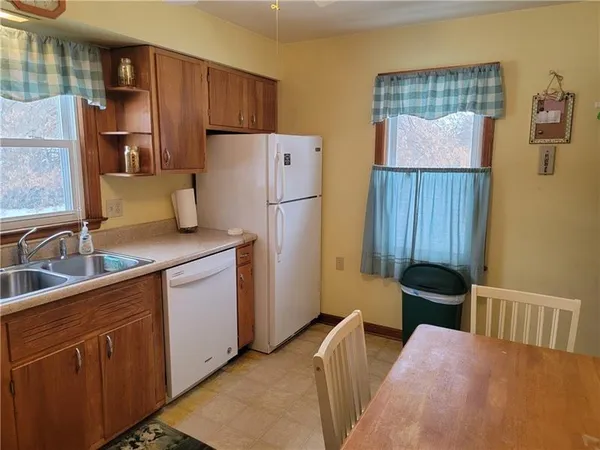 $1,500 | 302 South Drive, Valencia, PA 16059
