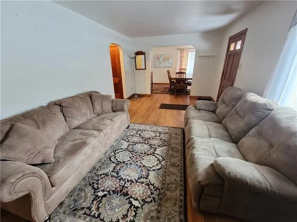 $1,500 | 302 South Drive, Valencia, PA 16059