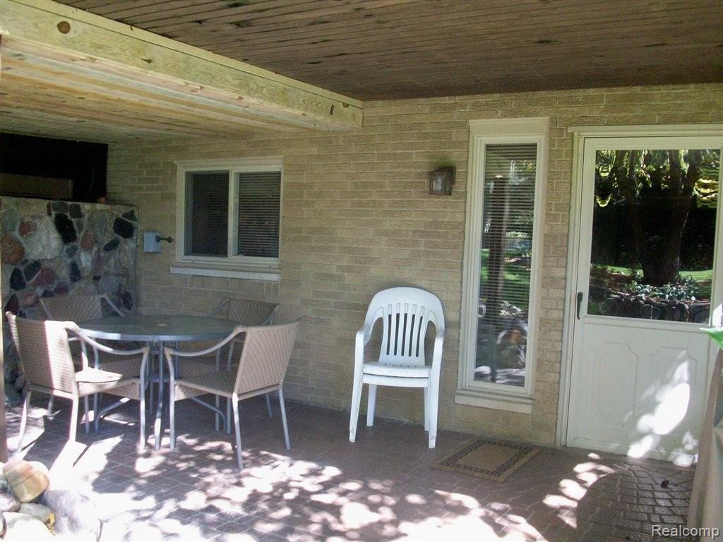 1896 Braemar Road Oakland, MI 48363 - Photo 18 of 19 braemar walk out patio.jpg