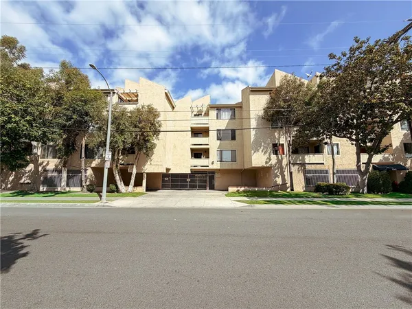 $410,000 | 2343 East 17th Street, Unit 205, Long Beach, CA 90804