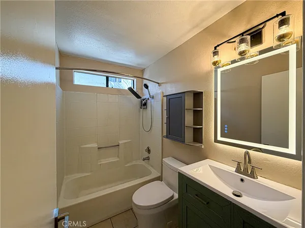 $399,000 | 2343 East 17th Street, Unit 205, Long Beach, CA 90804