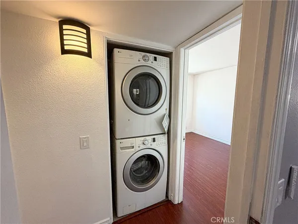 $399,000 | 2343 East 17th Street, Unit 205, Long Beach, CA 90804