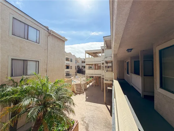 $399,000 | 2343 East 17th Street, Unit 205, Long Beach, CA 90804