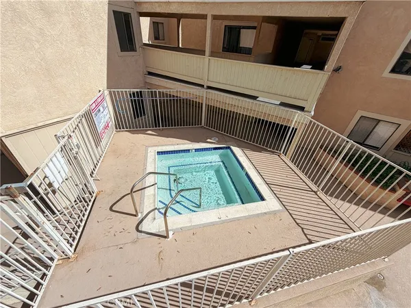 $399,000 | 2343 East 17th Street, Unit 205, Long Beach, CA 90804