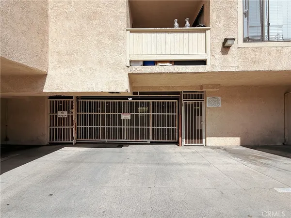 $399,000 | 2343 East 17th Street, Unit 205, Long Beach, CA 90804