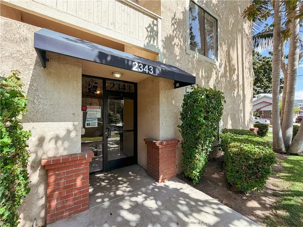 $399,000 | 2343 East 17th Street, Unit 205, Long Beach, CA 90804